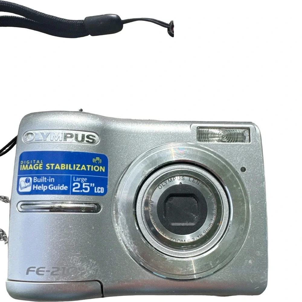 Olympus FE-210 Digital Camera‎ Silver parts only7.1MP 3x Zoom Y2K Digicam